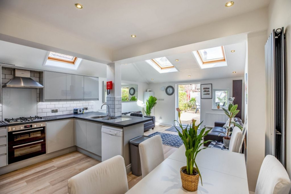 The Benefits of Lease Extensions for Landlords