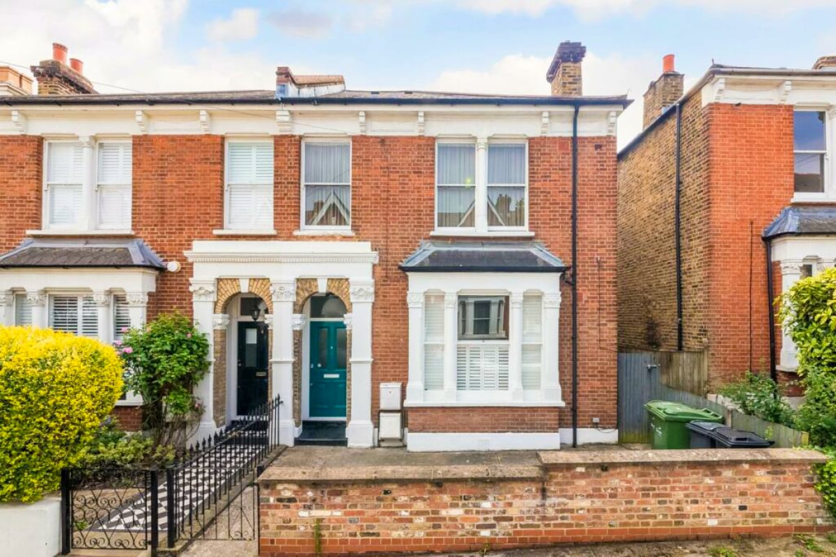 Deronda Road, London, SE24