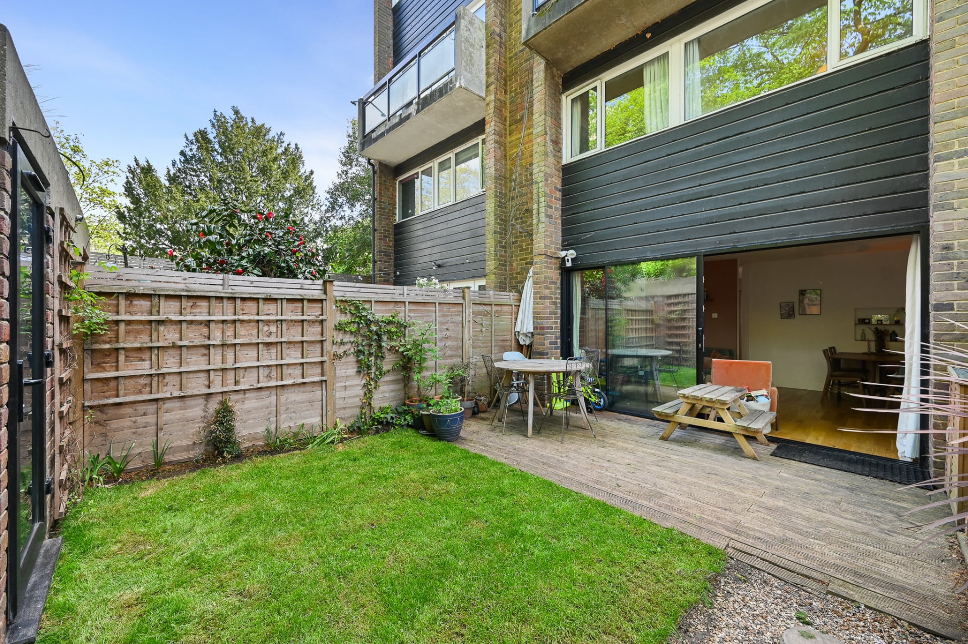 Redhill Court, London, SW2