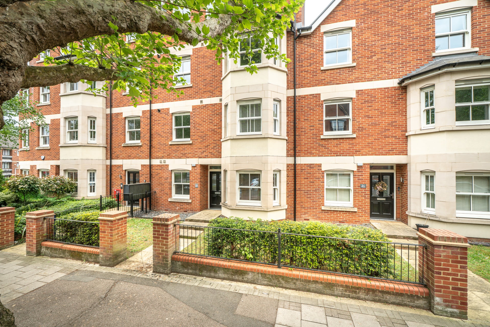 De Montfort Place, Bedford, MK40